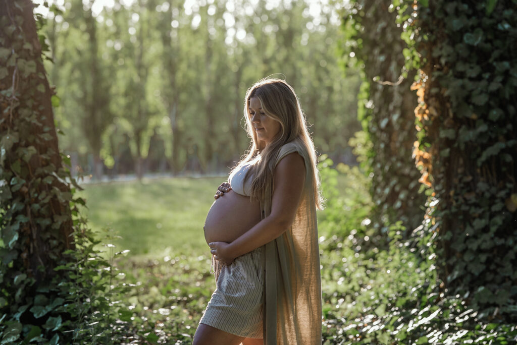 Sesion de maternidad en exteriores en mendoza, sesion de fotos de embarazo
